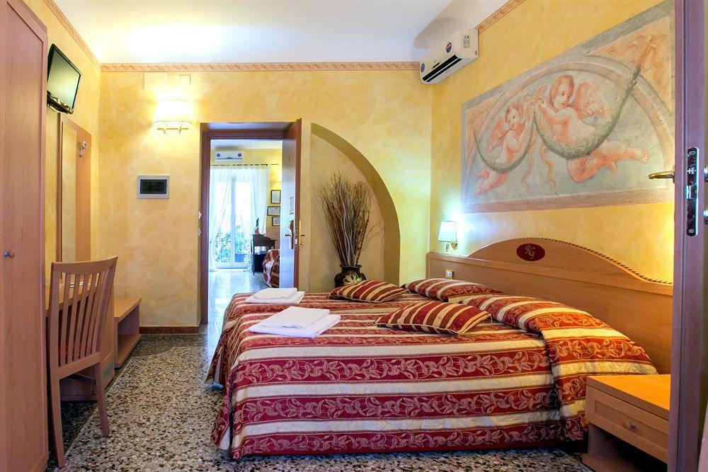 Legends Hostel 3*